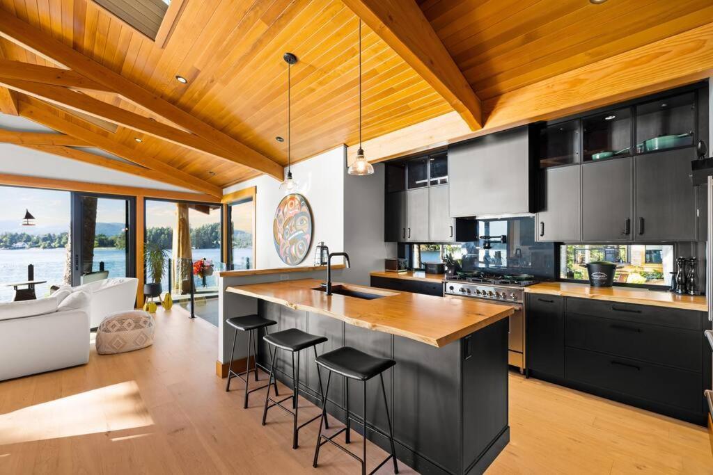 Kingfisher Manor Villa ซูค ภายนอก รูปภาพ